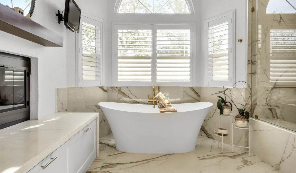 Bright modern bathroom with a freestanding bathtub and marble details.